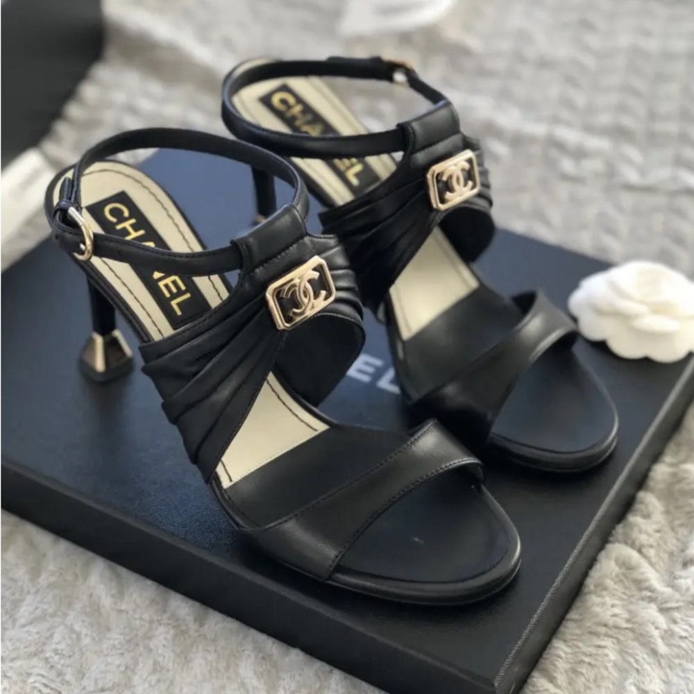 NWT Black Chanel Heels with Gold Heel. Chanel Cruise 23